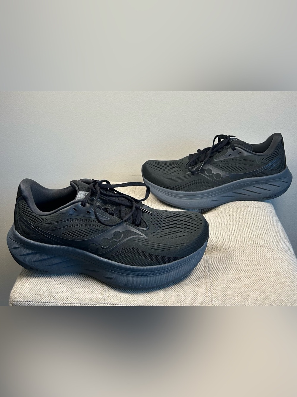 Saucony Ride 18 Men's Running Shoes Size 9 S21000-102 Black/Shadow NWB
